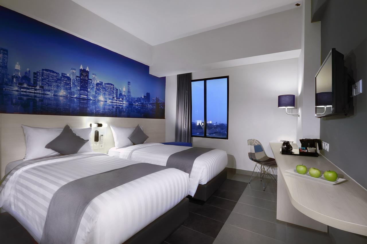 Hotel Neo+ Kebayoran Jakarta Exterior photo