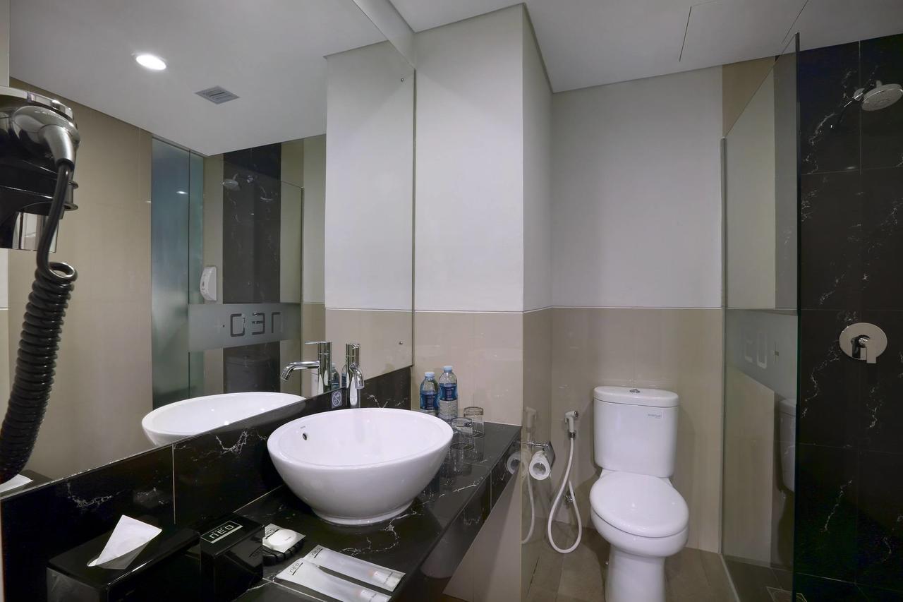 Hotel Neo+ Kebayoran Jakarta Exterior photo